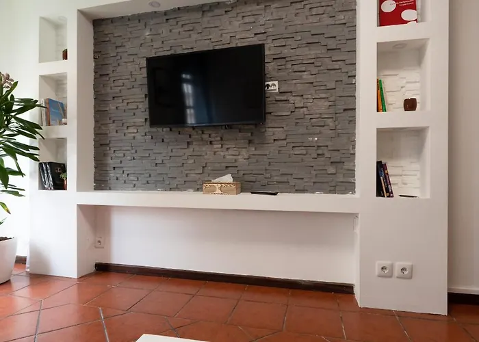 Lovely House, Paredes *