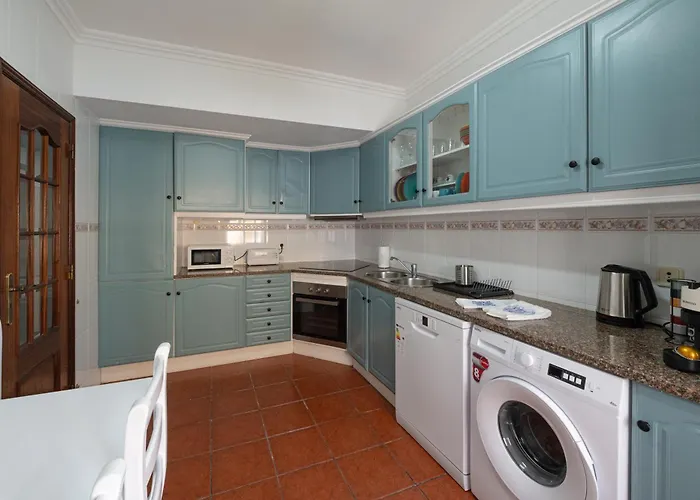 Lovely House, Paredes