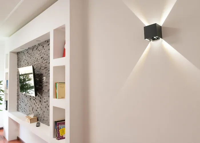 Lovely House, Paredes