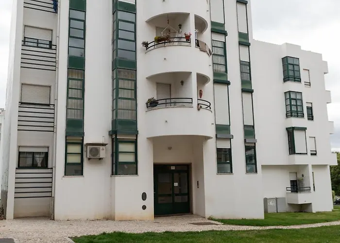 Lovely House, Paredes *